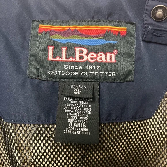 L.L. Bean Women's Outdoor Goretex Jacket - XL Dark Blue - Picture 3 of 6